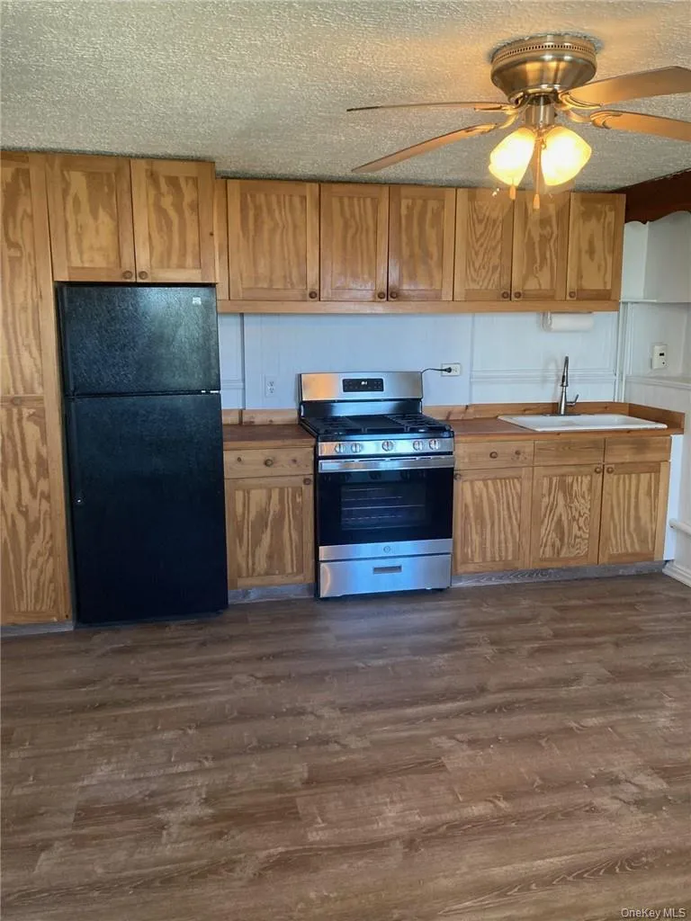 Spacious Kitchen. Spacious Kitchen.