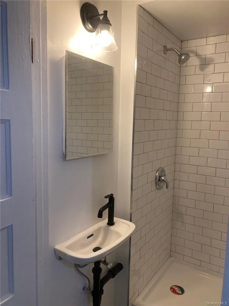 Tastefully update full hall bath. Tastefully update full hall bath.