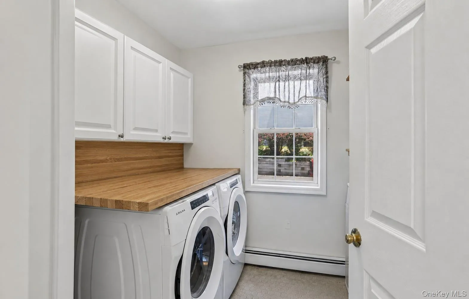Fully equipped laundry room Fully equipped laundry room