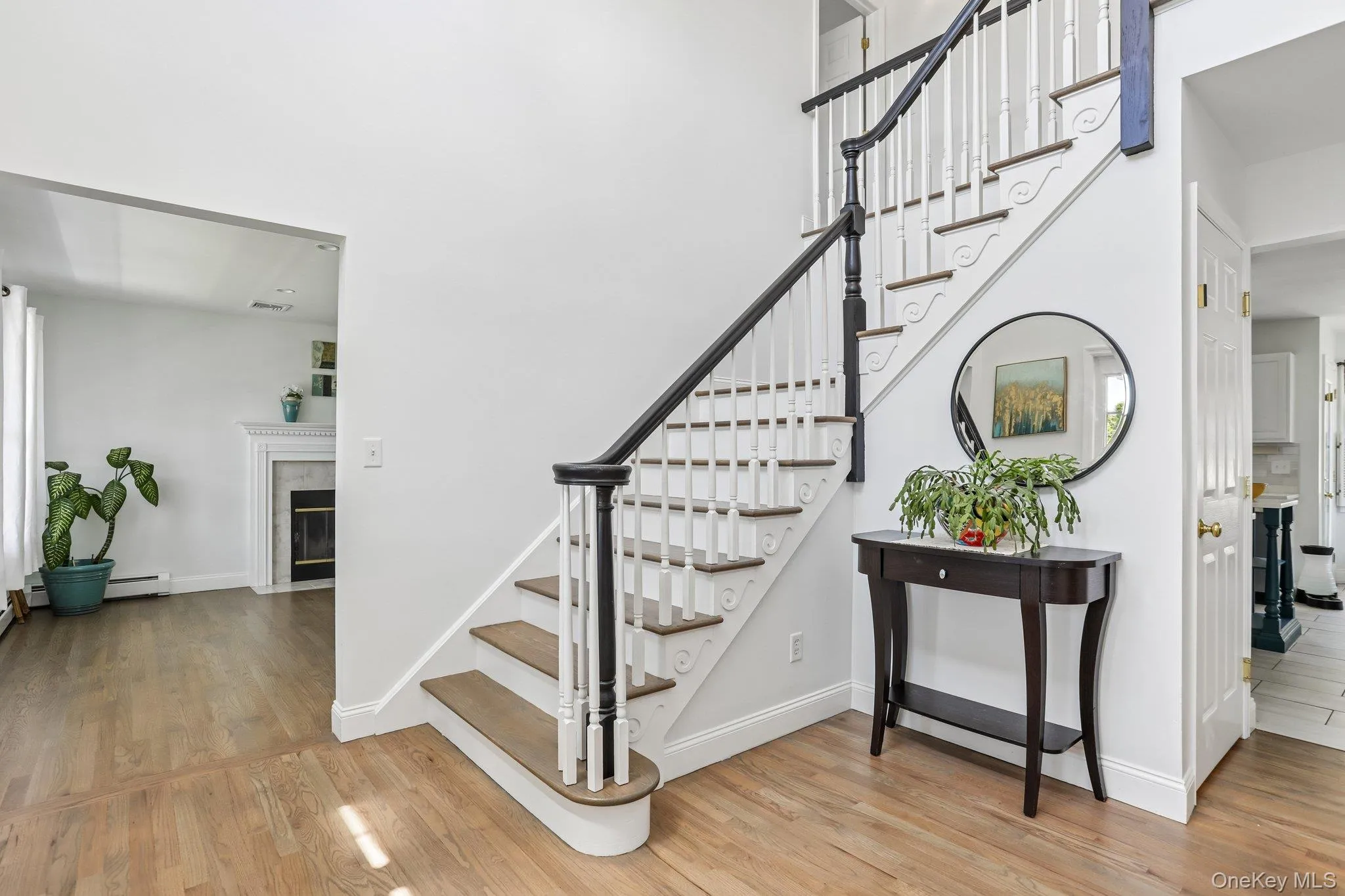 Inviting two-story entry. Inviting two-story entry.