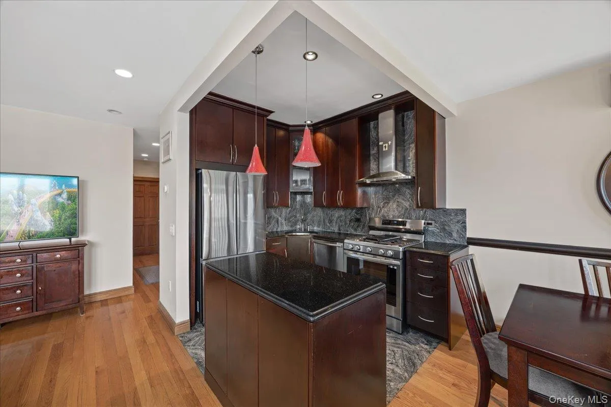 70-18 Calamus Avenue, New York, NY, 2 Bedrooms Bedrooms, 4 Rooms Rooms,1 BathroomBathrooms,Residential Lease,For Rent,Calamus,0,1010970 70-18 Calamus Avenue, New York, NY, 2 Bedrooms Bedrooms, 4 Rooms Rooms,1 BathroomBathrooms,Residential Lease,For Rent,Calamus,0,1010970