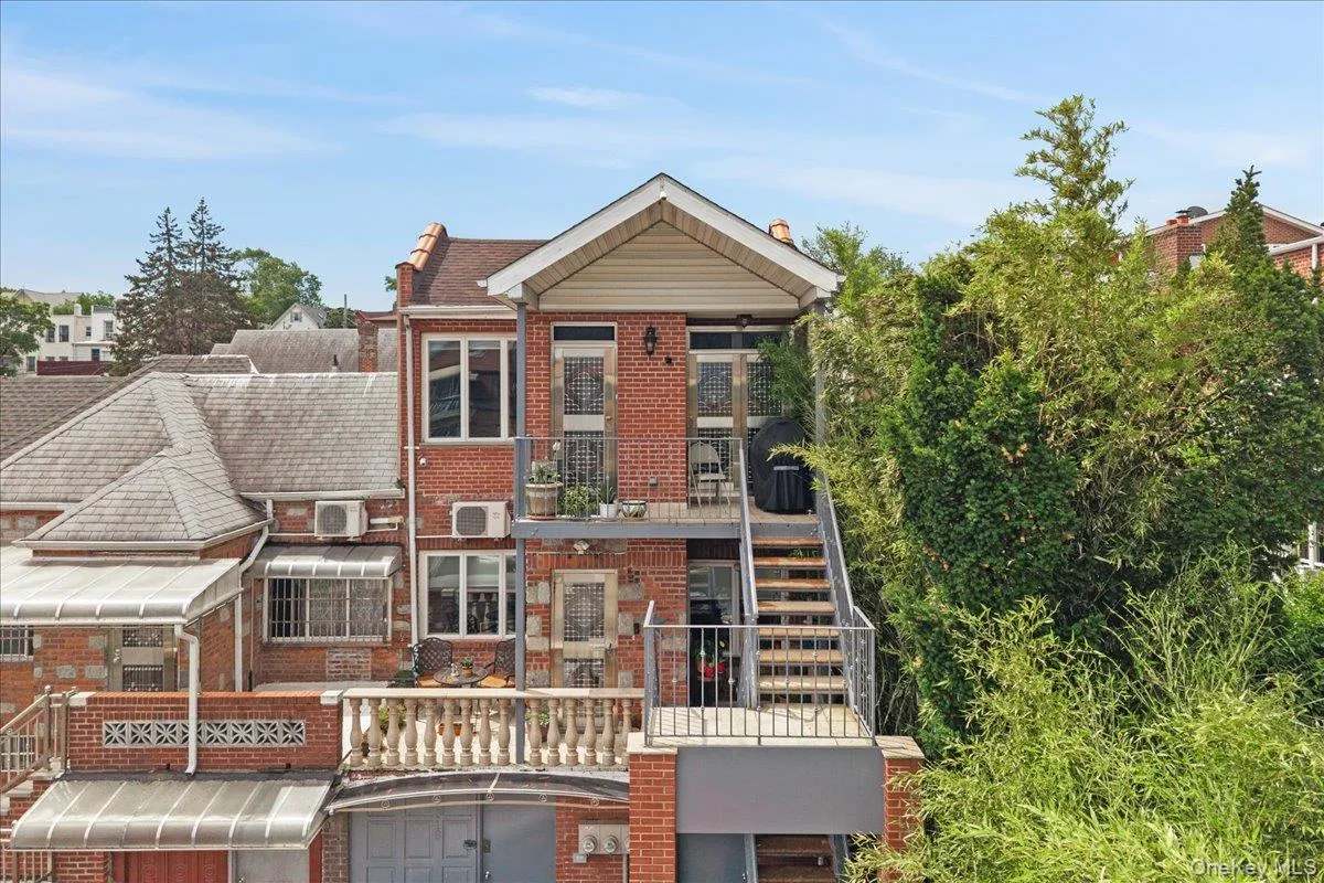 70-18 Calamus Avenue, New York, NY, 2 Bedrooms Bedrooms, 4 Rooms Rooms,1 BathroomBathrooms,Residential Lease,For Rent,Calamus,0,1010970 70-18 Calamus Avenue, New York, NY, 2 Bedrooms Bedrooms, 4 Rooms Rooms,1 BathroomBathrooms,Residential Lease,For Rent,Calamus,0,1010970