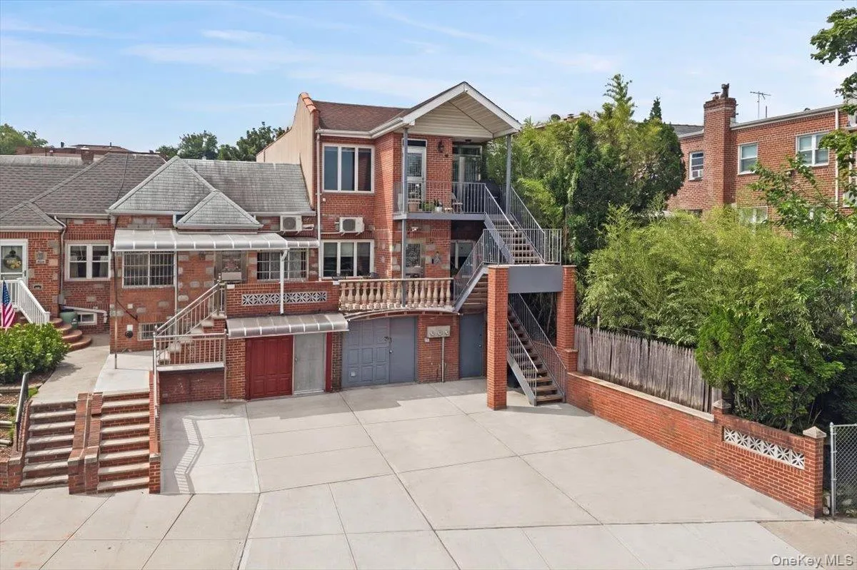 70-18 Calamus Avenue, New York, NY, 2 Bedrooms Bedrooms, 4 Rooms Rooms,1 BathroomBathrooms,Residential Lease,For Rent,Calamus,0,1010970 70-18 Calamus Avenue, New York, NY, 2 Bedrooms Bedrooms, 4 Rooms Rooms,1 BathroomBathrooms,Residential Lease,For Rent,Calamus,0,1010970