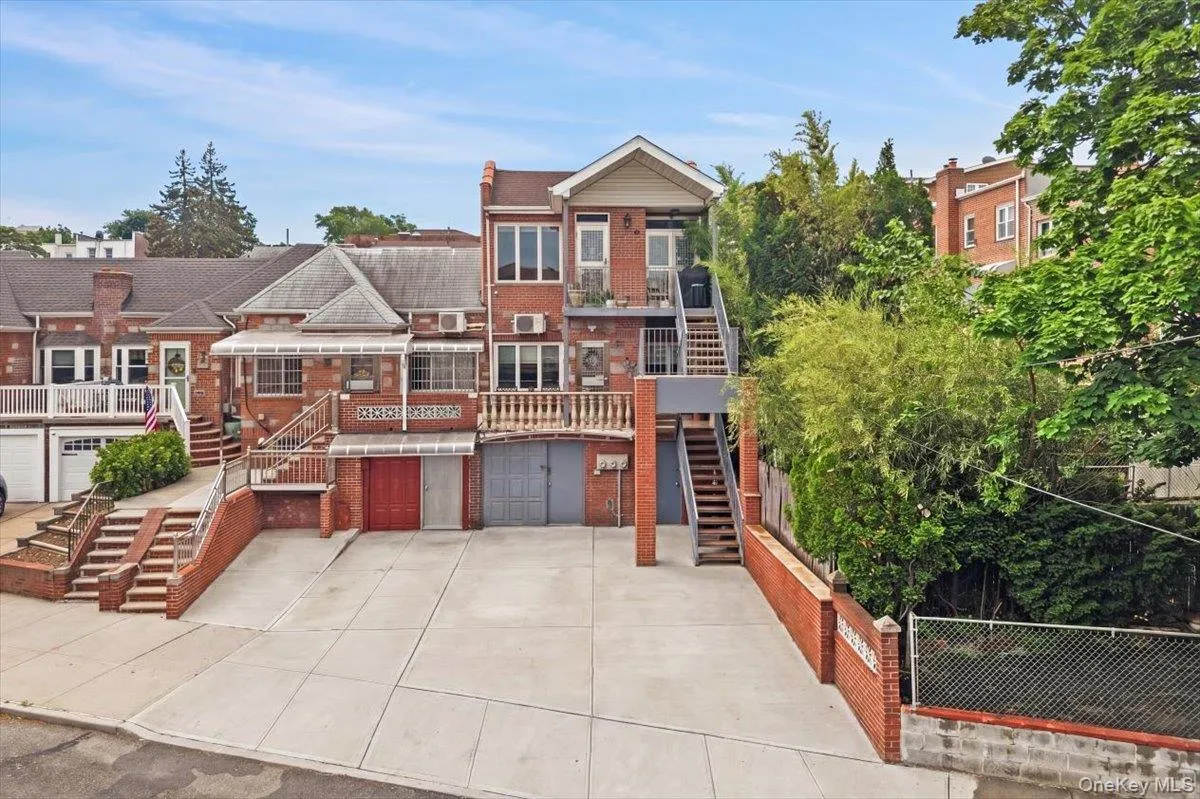 70-18 Calamus Avenue, New York, NY, 2 Bedrooms Bedrooms, 5 Rooms Rooms,1 BathroomBathrooms,Residential Lease,For Rent,Calamus,0,1010970 70-18 Calamus Avenue, New York, NY, 2 Bedrooms Bedrooms, 5 Rooms Rooms,1 BathroomBathrooms,Residential Lease,For Rent,Calamus,0,1010970