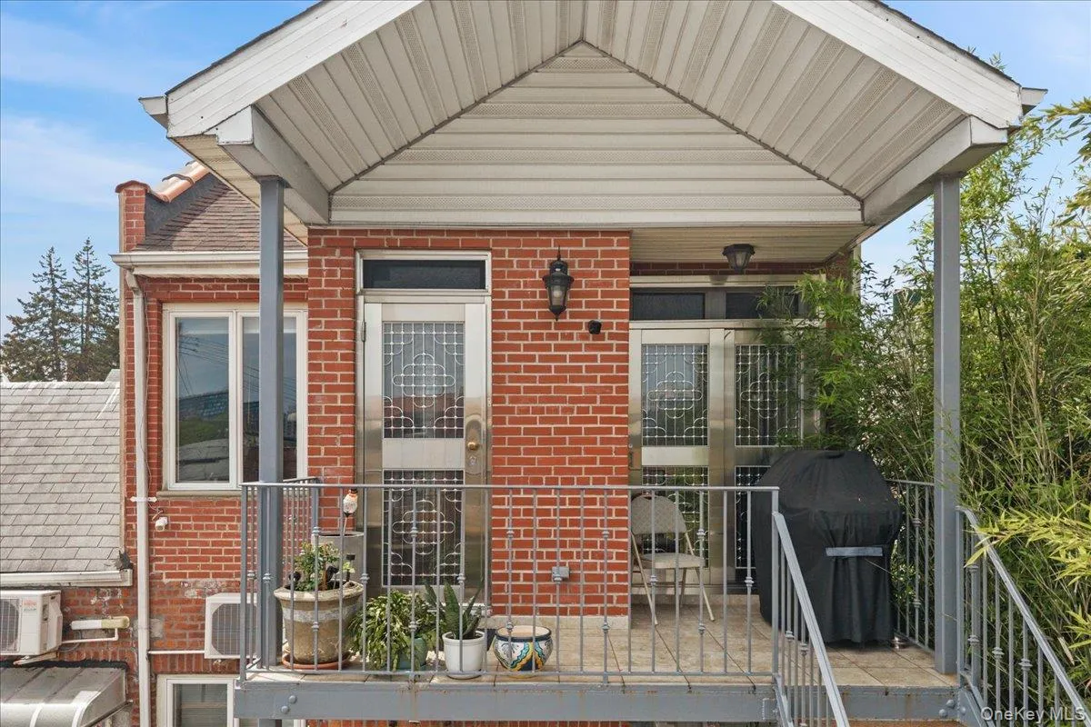 70-18 Calamus Avenue, New York, NY, 2 Bedrooms Bedrooms, 4 Rooms Rooms,1 BathroomBathrooms,Residential Lease,For Rent,Calamus,0,1010970 70-18 Calamus Avenue, New York, NY, 2 Bedrooms Bedrooms, 4 Rooms Rooms,1 BathroomBathrooms,Residential Lease,For Rent,Calamus,0,1010970