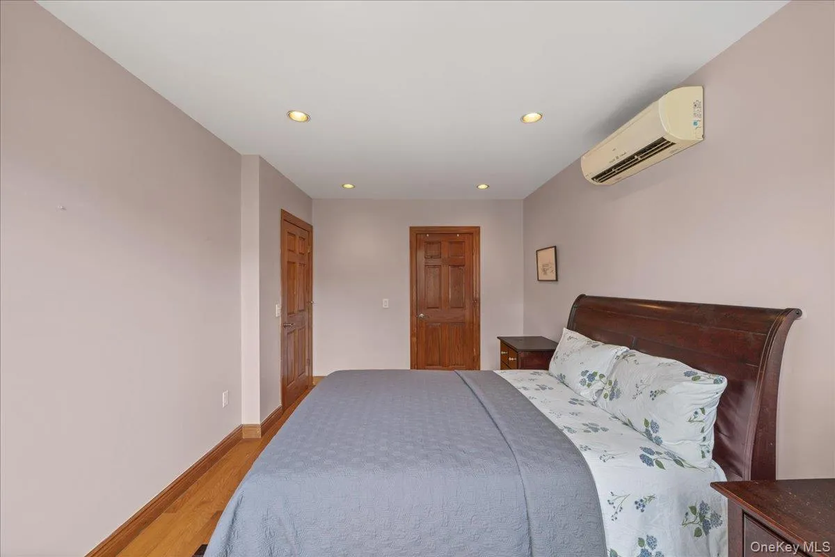 70-18 Calamus Avenue, New York, NY, 2 Bedrooms Bedrooms, 4 Rooms Rooms,1 BathroomBathrooms,Residential Lease,For Rent,Calamus,0,1010970 70-18 Calamus Avenue, New York, NY, 2 Bedrooms Bedrooms, 4 Rooms Rooms,1 BathroomBathrooms,Residential Lease,For Rent,Calamus,0,1010970