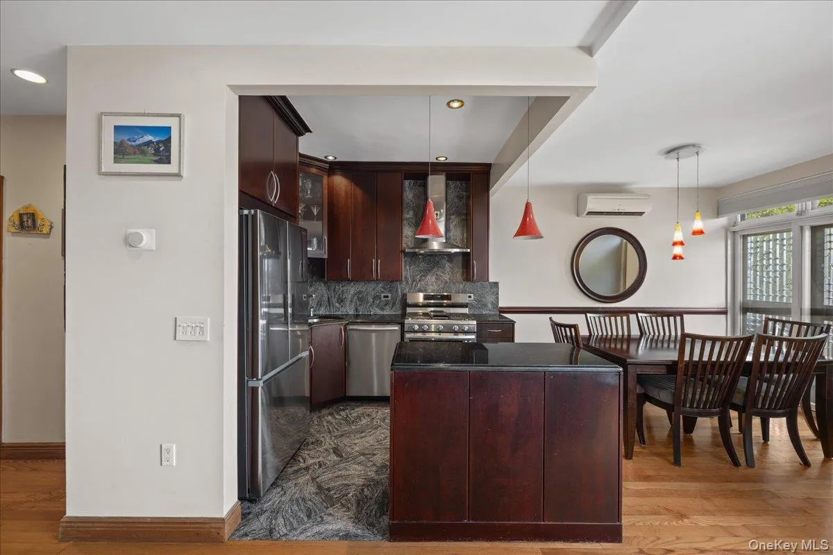 70-18 Calamus Avenue, New York, NY, 2 Bedrooms Bedrooms, 4 Rooms Rooms,1 BathroomBathrooms,Residential Lease,For Rent,Calamus,0,1010970 70-18 Calamus Avenue, New York, NY, 2 Bedrooms Bedrooms, 4 Rooms Rooms,1 BathroomBathrooms,Residential Lease,For Rent,Calamus,0,1010970