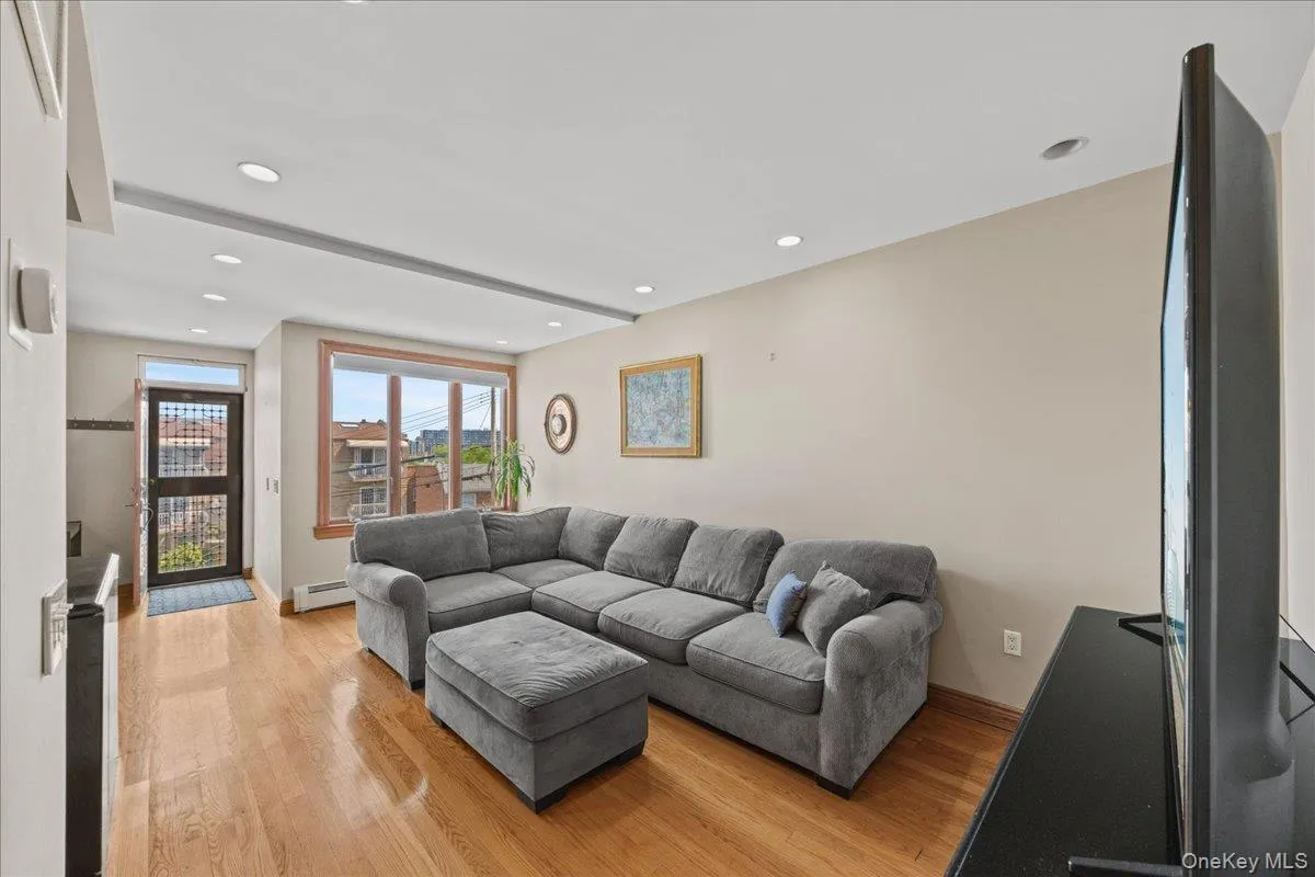 70-18 Calamus Avenue, New York, NY, 2 Bedrooms Bedrooms, 4 Rooms Rooms,1 BathroomBathrooms,Residential Lease,For Rent,Calamus,0,1010970 70-18 Calamus Avenue, New York, NY, 2 Bedrooms Bedrooms, 4 Rooms Rooms,1 BathroomBathrooms,Residential Lease,For Rent,Calamus,0,1010970