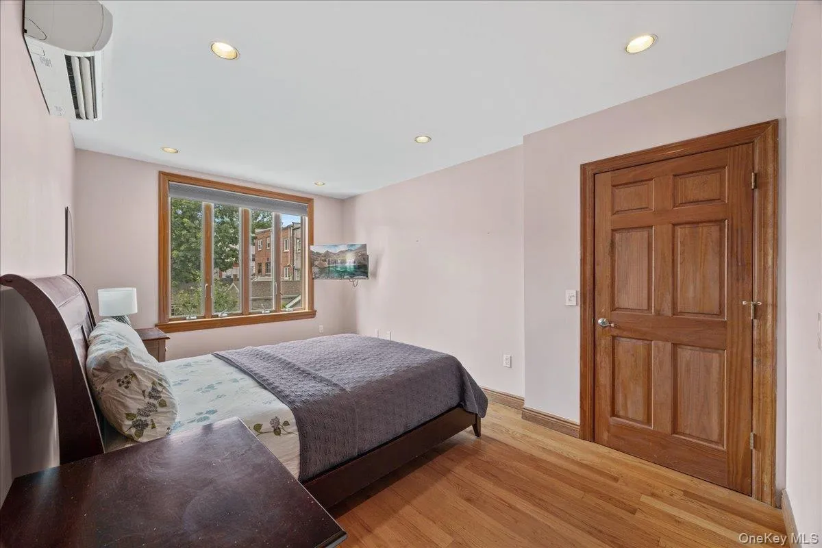 70-18 Calamus Avenue, New York, NY, 2 Bedrooms Bedrooms, 4 Rooms Rooms,1 BathroomBathrooms,Residential Lease,For Rent,Calamus,0,1010970 70-18 Calamus Avenue, New York, NY, 2 Bedrooms Bedrooms, 4 Rooms Rooms,1 BathroomBathrooms,Residential Lease,For Rent,Calamus,0,1010970