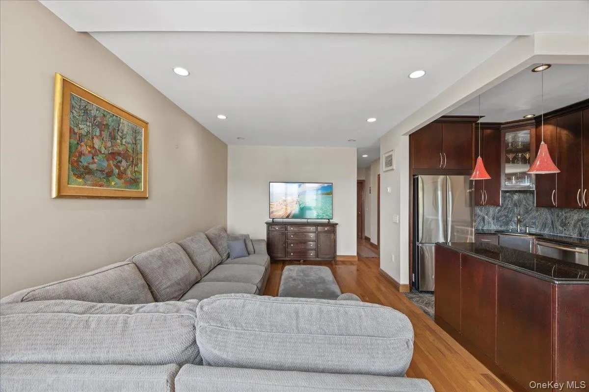 70-18 Calamus Avenue, New York, NY, 2 Bedrooms Bedrooms, 4 Rooms Rooms,1 BathroomBathrooms,Residential Lease,For Rent,Calamus,0,1010970 70-18 Calamus Avenue, New York, NY, 2 Bedrooms Bedrooms, 4 Rooms Rooms,1 BathroomBathrooms,Residential Lease,For Rent,Calamus,0,1010970