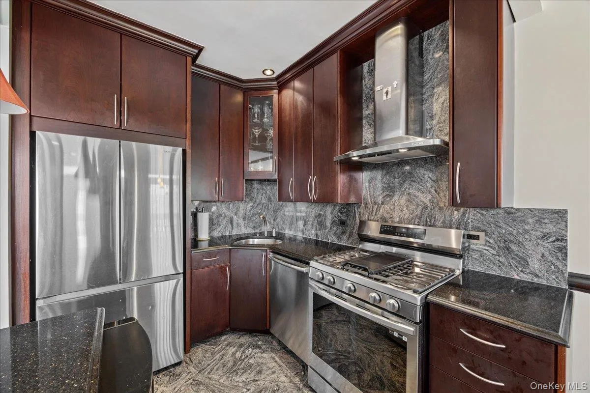 70-18 Calamus Avenue, New York, NY, 2 Bedrooms Bedrooms, 4 Rooms Rooms,1 BathroomBathrooms,Residential Lease,For Rent,Calamus,0,1010970 70-18 Calamus Avenue, New York, NY, 2 Bedrooms Bedrooms, 4 Rooms Rooms,1 BathroomBathrooms,Residential Lease,For Rent,Calamus,0,1010970