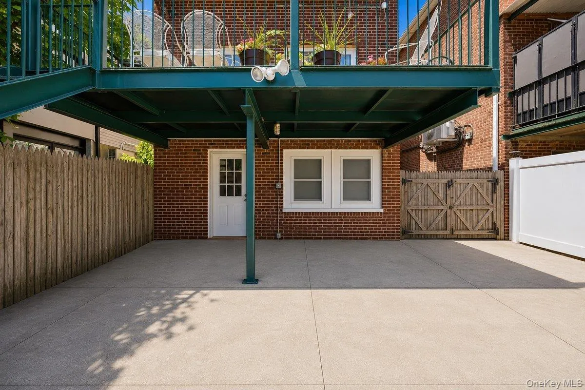 126 Glover Avenue, Yonkers, NY, 3 Bedrooms Bedrooms, 10 Rooms Rooms,2 BathroomsBathrooms,Residential,For Rent,Glover,0,1010987 126 Glover Avenue, Yonkers, NY, 3 Bedrooms Bedrooms, 10 Rooms Rooms,2 BathroomsBathrooms,Residential,For Rent,Glover,0,1010987