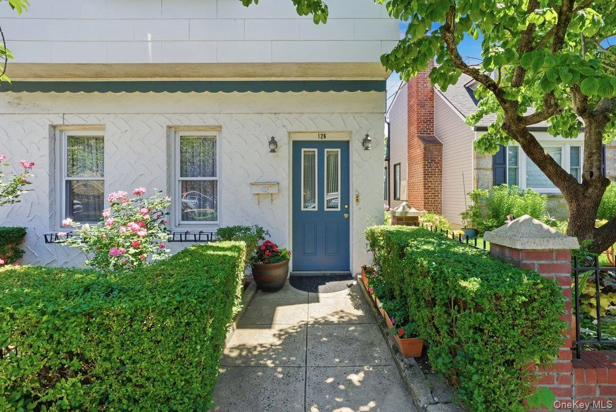 126 Glover Avenue, Yonkers, NY, 3 Bedrooms Bedrooms, 10 Rooms Rooms,2 BathroomsBathrooms,Residential,For Rent,Glover,0,1010987 126 Glover Avenue, Yonkers, NY, 3 Bedrooms Bedrooms, 10 Rooms Rooms,2 BathroomsBathrooms,Residential,For Rent,Glover,0,1010987