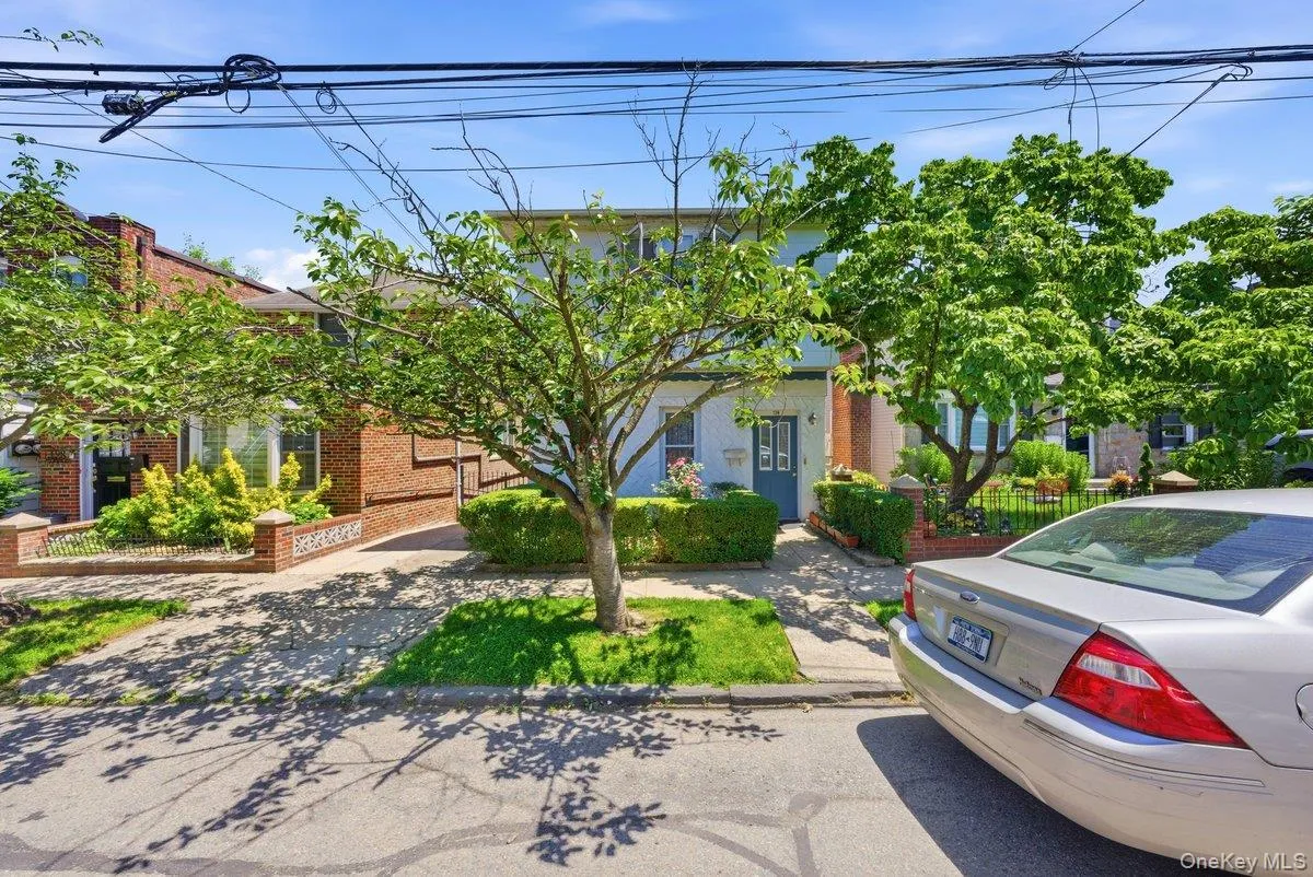 126 Glover Avenue, Yonkers, NY, 3 Bedrooms Bedrooms, 10 Rooms Rooms,2 BathroomsBathrooms,Residential,For Rent,Glover,0,1010987 126 Glover Avenue, Yonkers, NY, 3 Bedrooms Bedrooms, 10 Rooms Rooms,2 BathroomsBathrooms,Residential,For Rent,Glover,0,1010987