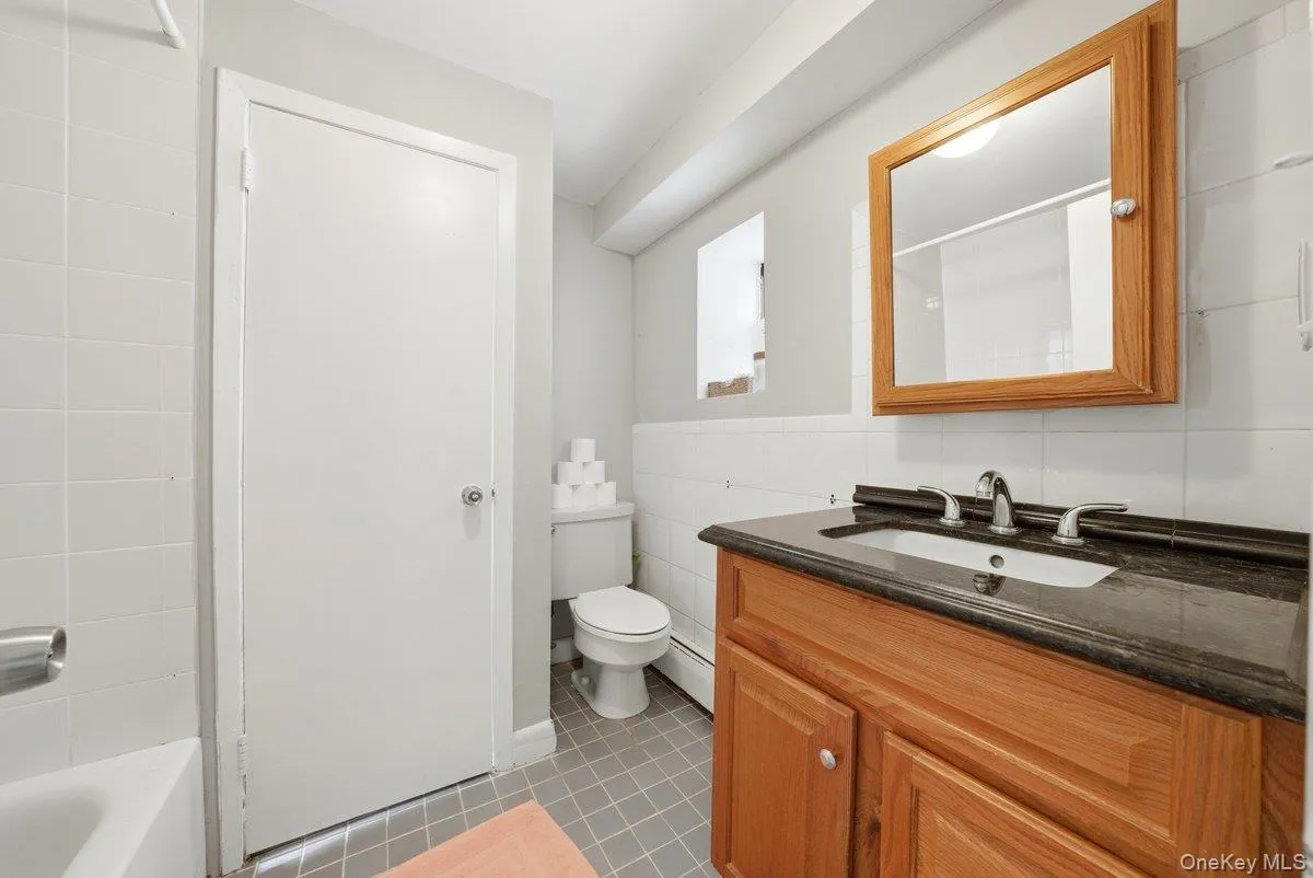 126 Glover Avenue, Yonkers, NY, 3 Bedrooms Bedrooms, 10 Rooms Rooms,2 BathroomsBathrooms,Residential,For Rent,Glover,0,1010987 126 Glover Avenue, Yonkers, NY, 3 Bedrooms Bedrooms, 10 Rooms Rooms,2 BathroomsBathrooms,Residential,For Rent,Glover,0,1010987