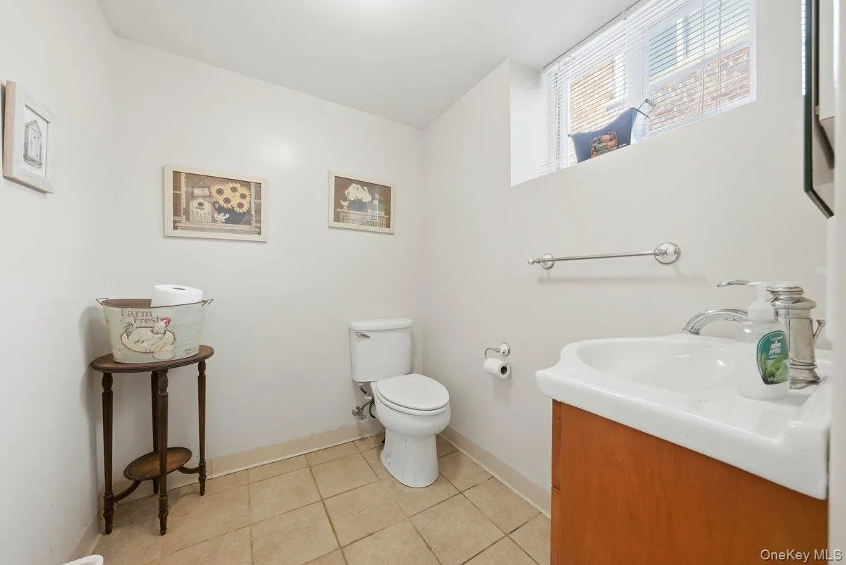 Powder room Powder room