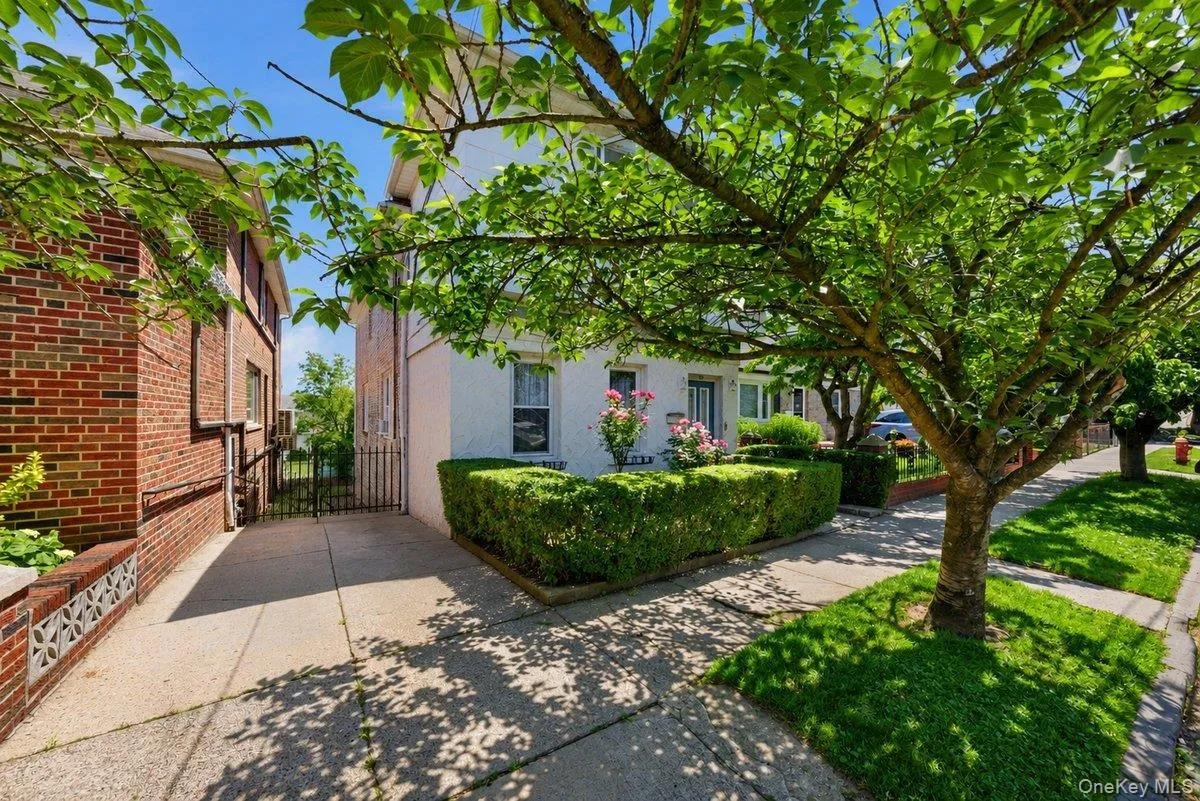 126 Glover Avenue, Yonkers, NY, 3 Bedrooms Bedrooms, 10 Rooms Rooms,2 BathroomsBathrooms,Residential,For Rent,Glover,0,1010987 126 Glover Avenue, Yonkers, NY, 3 Bedrooms Bedrooms, 10 Rooms Rooms,2 BathroomsBathrooms,Residential,For Rent,Glover,0,1010987