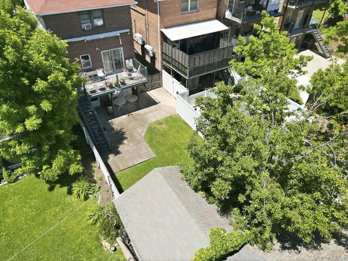 126 Glover Avenue, Yonkers, NY, 3 Bedrooms Bedrooms, 10 Rooms Rooms,2 BathroomsBathrooms,Residential,For Rent,Glover,0,1010987 126 Glover Avenue, Yonkers, NY, 3 Bedrooms Bedrooms, 10 Rooms Rooms,2 BathroomsBathrooms,Residential,For Rent,Glover,0,1010987