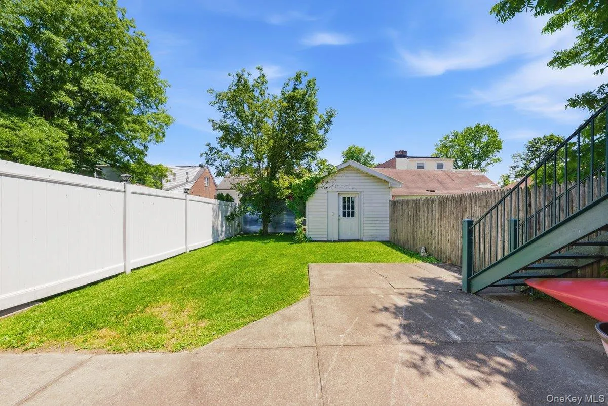 126 Glover Avenue, Yonkers, NY, 3 Bedrooms Bedrooms, 10 Rooms Rooms,2 BathroomsBathrooms,Residential,For Rent,Glover,0,1010987 126 Glover Avenue, Yonkers, NY, 3 Bedrooms Bedrooms, 10 Rooms Rooms,2 BathroomsBathrooms,Residential,For Rent,Glover,0,1010987