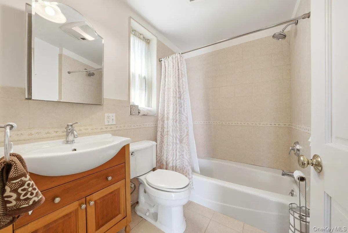126 Glover Avenue, Yonkers, NY, 3 Bedrooms Bedrooms, 10 Rooms Rooms,2 BathroomsBathrooms,Residential,For Rent,Glover,0,1010987 126 Glover Avenue, Yonkers, NY, 3 Bedrooms Bedrooms, 10 Rooms Rooms,2 BathroomsBathrooms,Residential,For Rent,Glover,0,1010987