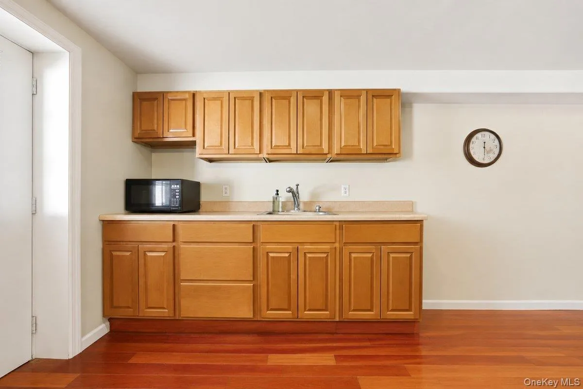 126 Glover Avenue, Yonkers, NY, 3 Bedrooms Bedrooms, 10 Rooms Rooms,2 BathroomsBathrooms,Residential,For Rent,Glover,0,1010987 126 Glover Avenue, Yonkers, NY, 3 Bedrooms Bedrooms, 10 Rooms Rooms,2 BathroomsBathrooms,Residential,For Rent,Glover,0,1010987