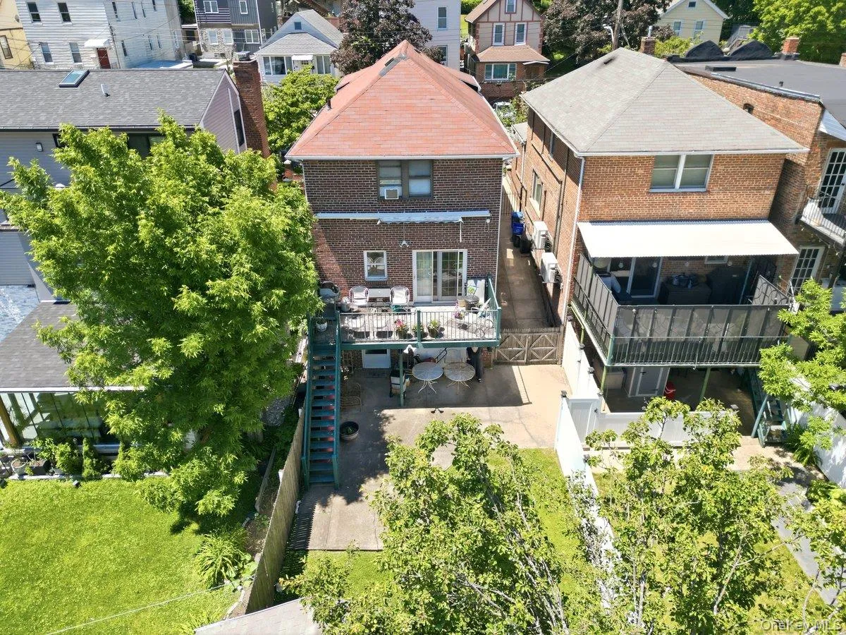 126 Glover Avenue, Yonkers, NY, 3 Bedrooms Bedrooms, 10 Rooms Rooms,2 BathroomsBathrooms,Residential,For Rent,Glover,0,1010987 126 Glover Avenue, Yonkers, NY, 3 Bedrooms Bedrooms, 10 Rooms Rooms,2 BathroomsBathrooms,Residential,For Rent,Glover,0,1010987