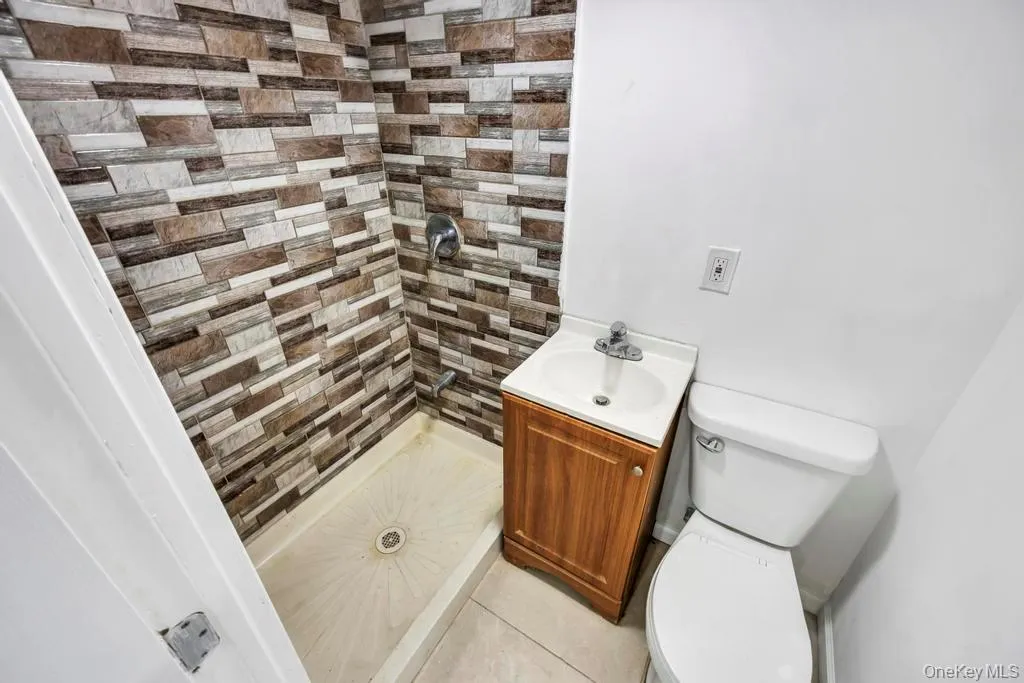 17 Sapir Street, Hempstead, NY, 3 Bedrooms Bedrooms, 8 Rooms Rooms,3 BathroomsBathrooms,Residential,For Rent,Sapir,0,1010988 17 Sapir Street, Hempstead, NY, 3 Bedrooms Bedrooms, 8 Rooms Rooms,3 BathroomsBathrooms,Residential,For Rent,Sapir,0,1010988