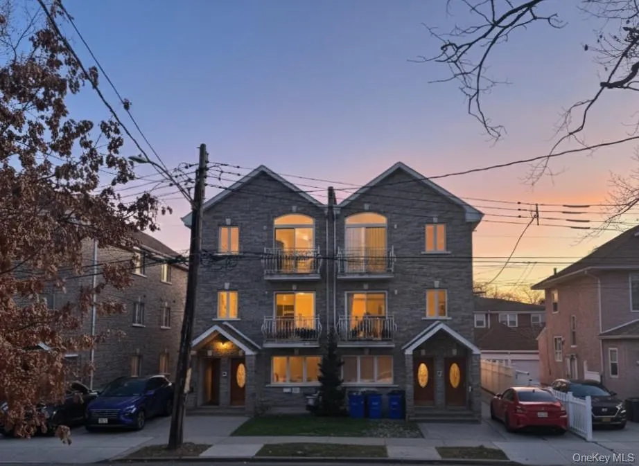 4033 191st Street, New York, NY, 3 Bedrooms Bedrooms, 7 Rooms Rooms,3 BathroomsBathrooms,Residential Lease,For Rent,191st,0,1010996 4033 191st Street, New York, NY, 3 Bedrooms Bedrooms, 7 Rooms Rooms,3 BathroomsBathrooms,Residential Lease,For Rent,191st,0,1010996