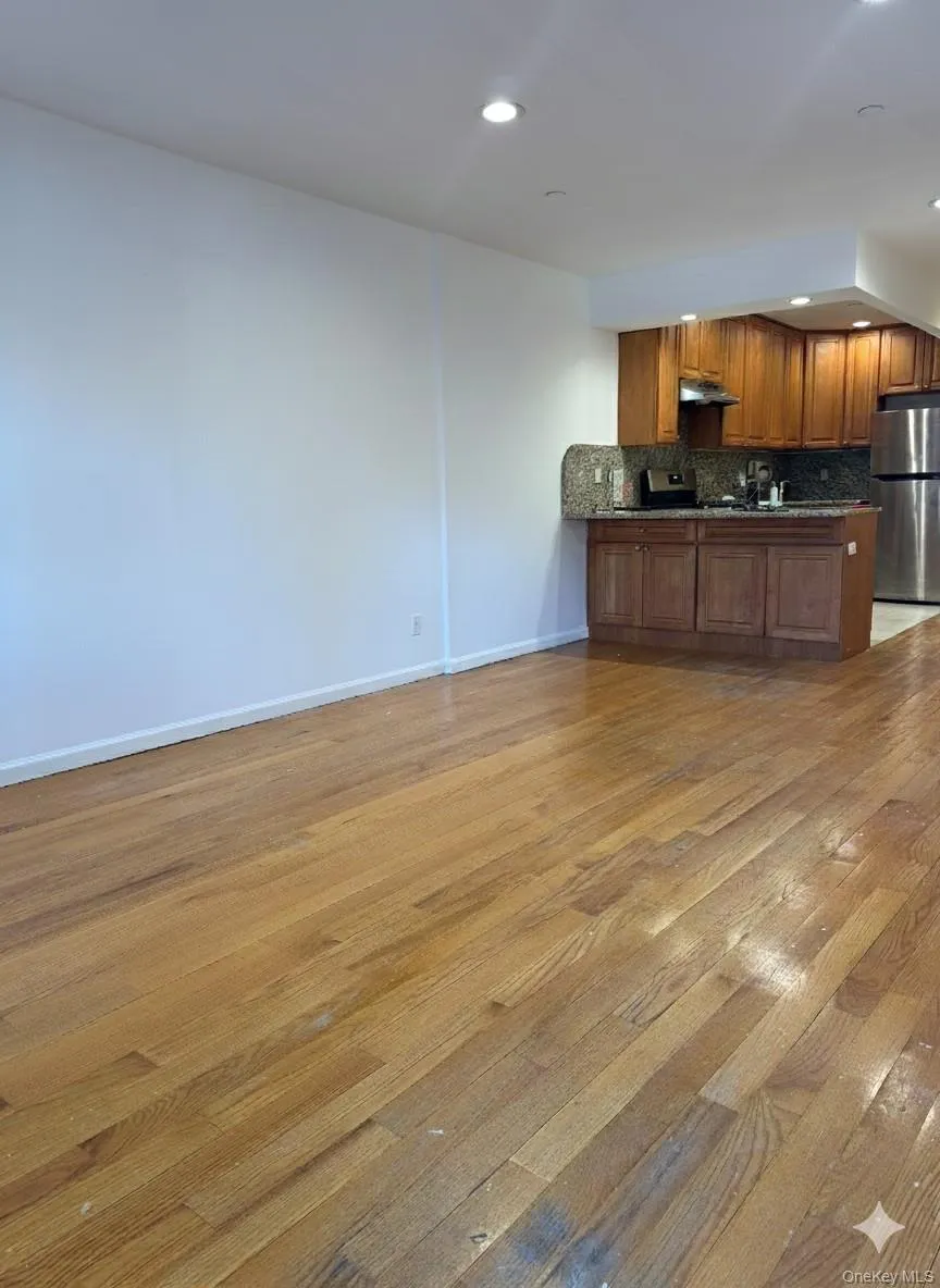 4033 191st Street, New York, NY, 3 Bedrooms Bedrooms, 7 Rooms Rooms,3 BathroomsBathrooms,Residential Lease,For Rent,191st,0,1010996 4033 191st Street, New York, NY, 3 Bedrooms Bedrooms, 7 Rooms Rooms,3 BathroomsBathrooms,Residential Lease,For Rent,191st,0,1010996