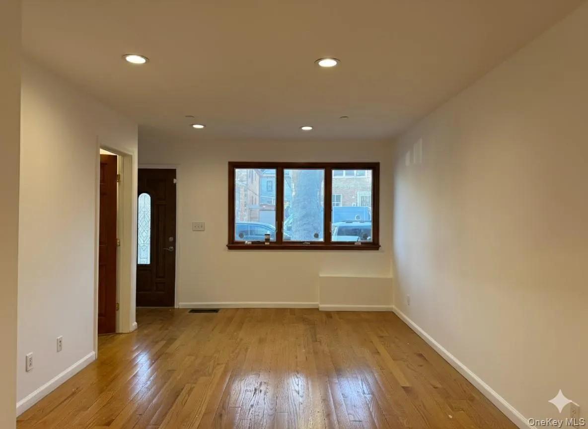 4033 191st Street, New York, NY, 3 Bedrooms Bedrooms, 7 Rooms Rooms,3 BathroomsBathrooms,Residential Lease,For Rent,191st,0,1010996 4033 191st Street, New York, NY, 3 Bedrooms Bedrooms, 7 Rooms Rooms,3 BathroomsBathrooms,Residential Lease,For Rent,191st,0,1010996