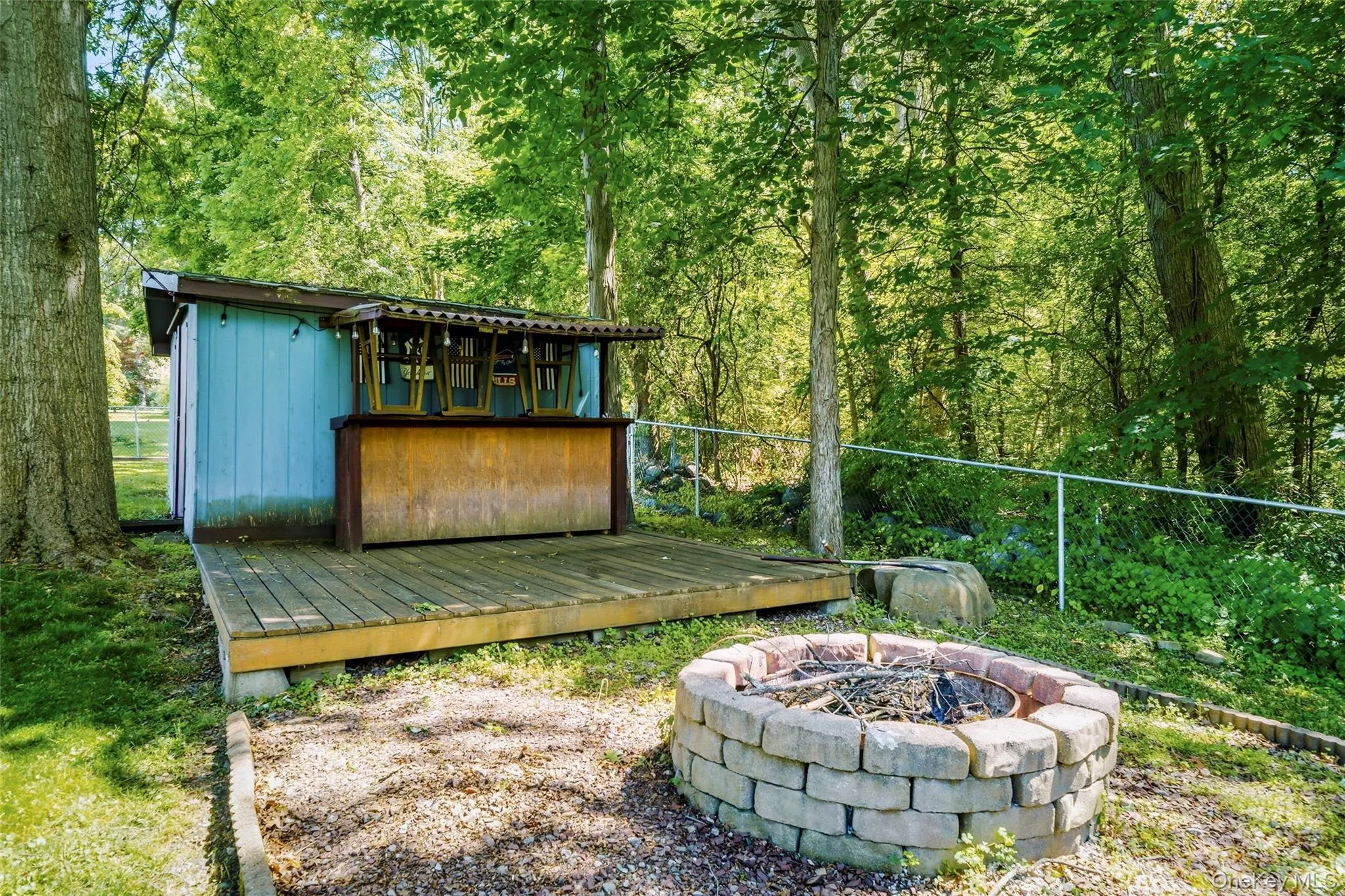 Outdoor Bar & Fire Pit Outdoor Bar & Fire Pit