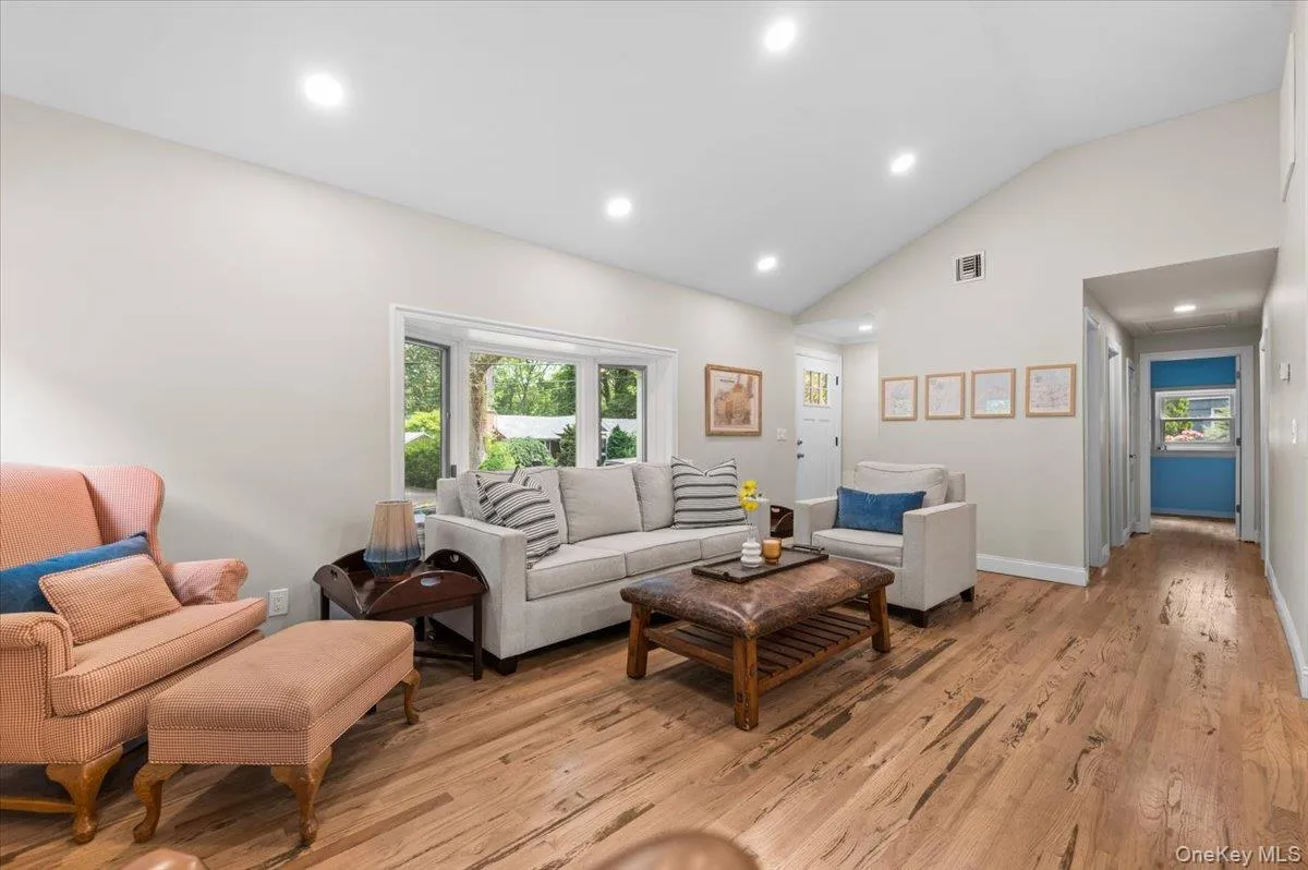 8 Walnut Place, Huntington, NY, 5 Bedrooms Bedrooms, 9 Rooms Rooms,3 BathroomsBathrooms,Residential,For Rent,Walnut,0,1011024 8 Walnut Place, Huntington, NY, 5 Bedrooms Bedrooms, 9 Rooms Rooms,3 BathroomsBathrooms,Residential,For Rent,Walnut,0,1011024