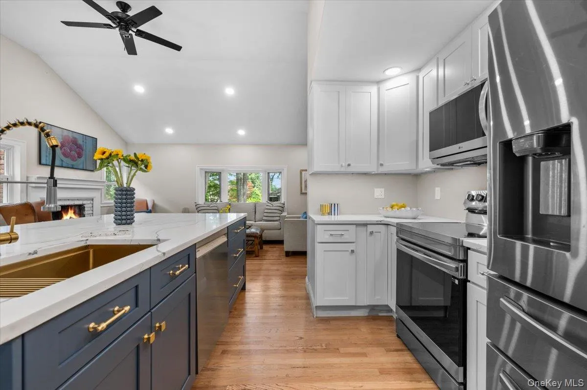8 Walnut Place, Huntington, NY, 5 Bedrooms Bedrooms, 9 Rooms Rooms,3 BathroomsBathrooms,Residential,For Rent,Walnut,0,1011024 8 Walnut Place, Huntington, NY, 5 Bedrooms Bedrooms, 9 Rooms Rooms,3 BathroomsBathrooms,Residential,For Rent,Walnut,0,1011024
