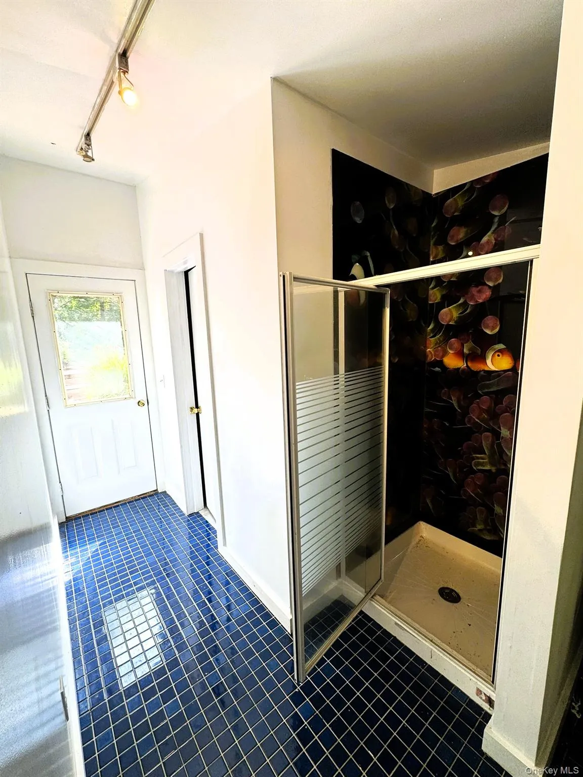 Bathroom located in the pool house Bathroom located in the pool house