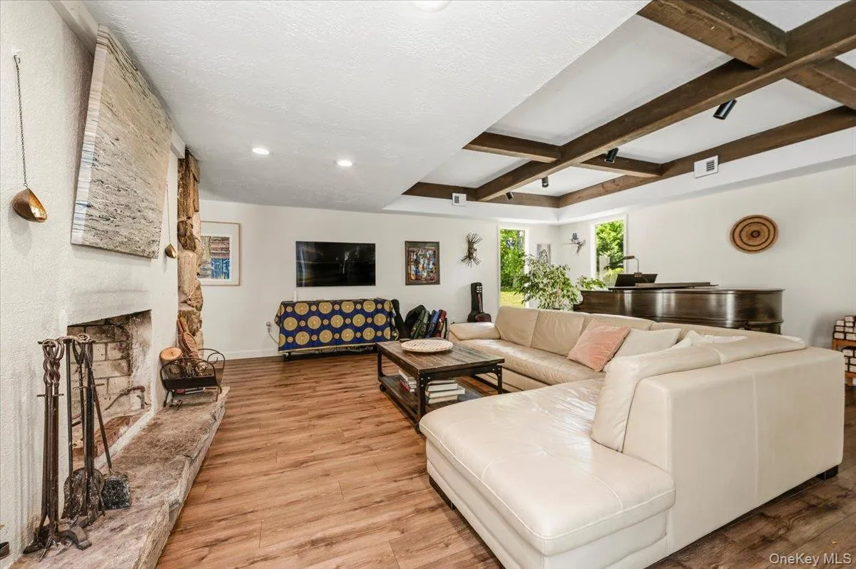 35 Melrose Parkway, Brookhaven, NY, 5 Bedrooms Bedrooms, 7 Rooms Rooms,3 BathroomsBathrooms,Residential,For Rent,Melrose,0,1011028 35 Melrose Parkway, Brookhaven, NY, 5 Bedrooms Bedrooms, 7 Rooms Rooms,3 BathroomsBathrooms,Residential,For Rent,Melrose,0,1011028