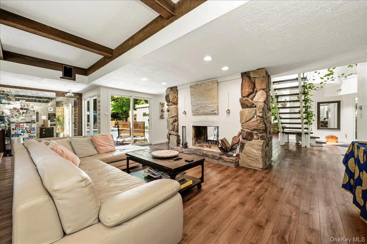35 Melrose Parkway, Brookhaven, NY, 5 Bedrooms Bedrooms, 7 Rooms Rooms,3 BathroomsBathrooms,Residential,For Rent,Melrose,0,1011028 35 Melrose Parkway, Brookhaven, NY, 5 Bedrooms Bedrooms, 7 Rooms Rooms,3 BathroomsBathrooms,Residential,For Rent,Melrose,0,1011028