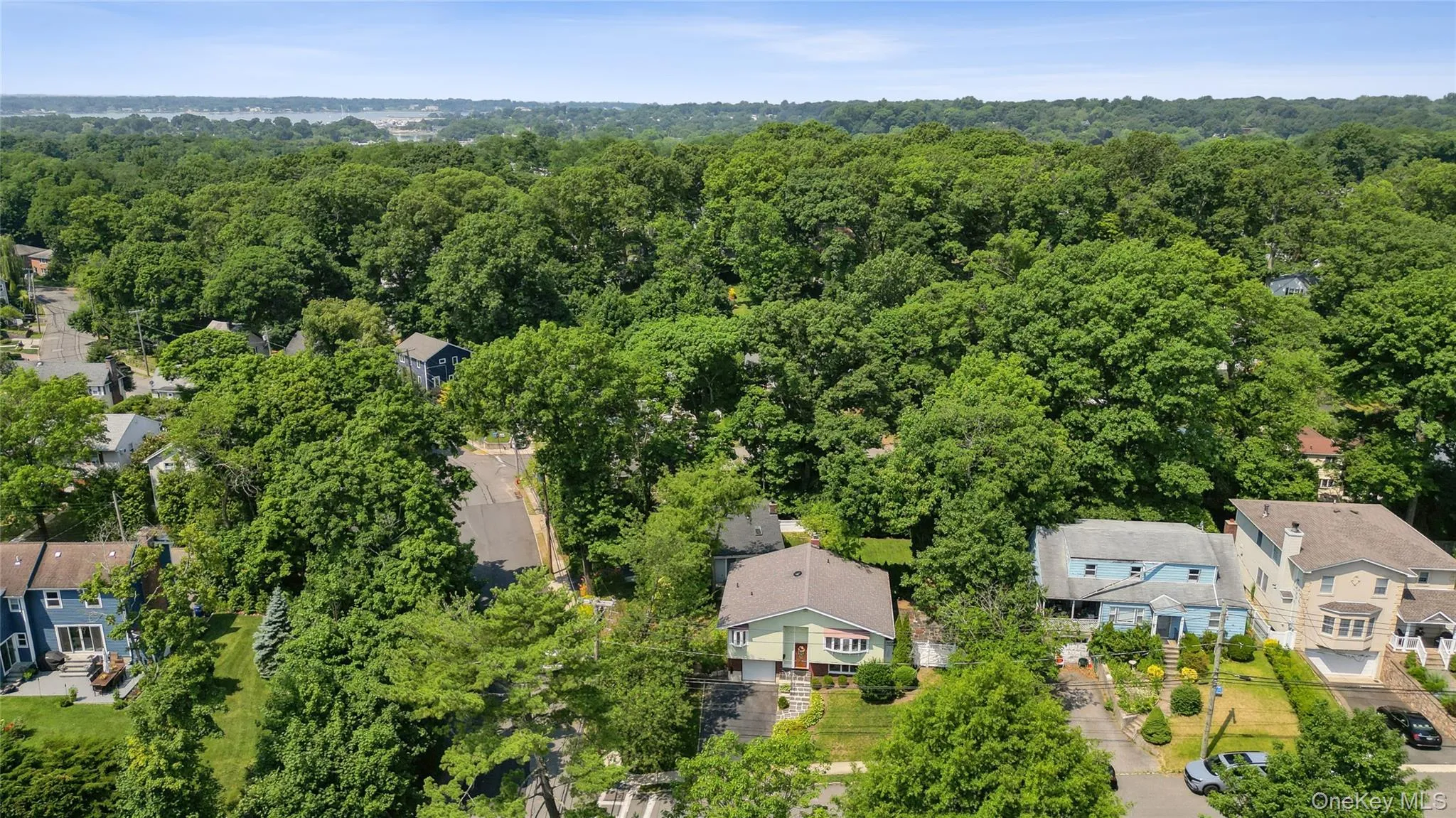2 Highfield Avenue, North Hempstead, NY, 4 Bedrooms Bedrooms, 7 Rooms Rooms,2 BathroomsBathrooms,Residential,For Rent,Highfield,0,1011039 2 Highfield Avenue, North Hempstead, NY, 4 Bedrooms Bedrooms, 7 Rooms Rooms,2 BathroomsBathrooms,Residential,For Rent,Highfield,0,1011039