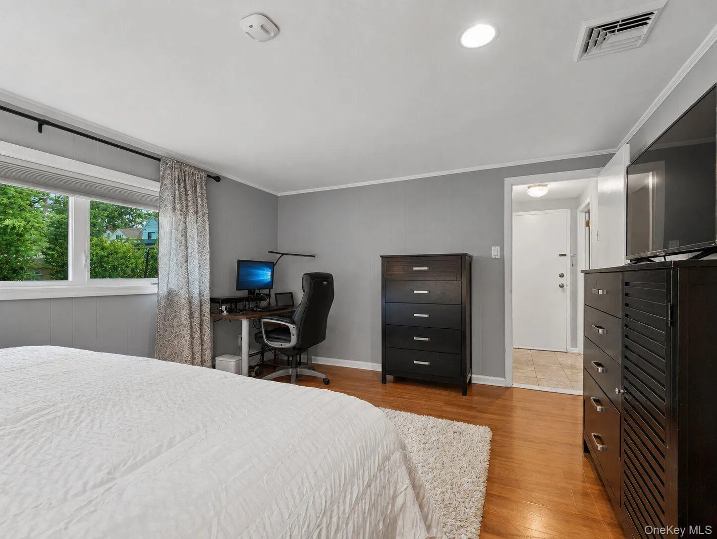 2 Highfield Avenue, North Hempstead, NY, 4 Bedrooms Bedrooms, 7 Rooms Rooms,2 BathroomsBathrooms,Residential,For Rent,Highfield,0,1011039 2 Highfield Avenue, North Hempstead, NY, 4 Bedrooms Bedrooms, 7 Rooms Rooms,2 BathroomsBathrooms,Residential,For Rent,Highfield,0,1011039