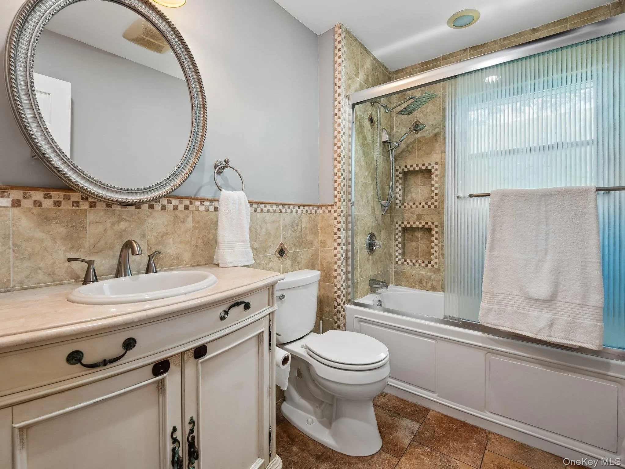 2 Highfield Avenue, North Hempstead, NY, 4 Bedrooms Bedrooms, 7 Rooms Rooms,2 BathroomsBathrooms,Residential,For Rent,Highfield,0,1011039 2 Highfield Avenue, North Hempstead, NY, 4 Bedrooms Bedrooms, 7 Rooms Rooms,2 BathroomsBathrooms,Residential,For Rent,Highfield,0,1011039