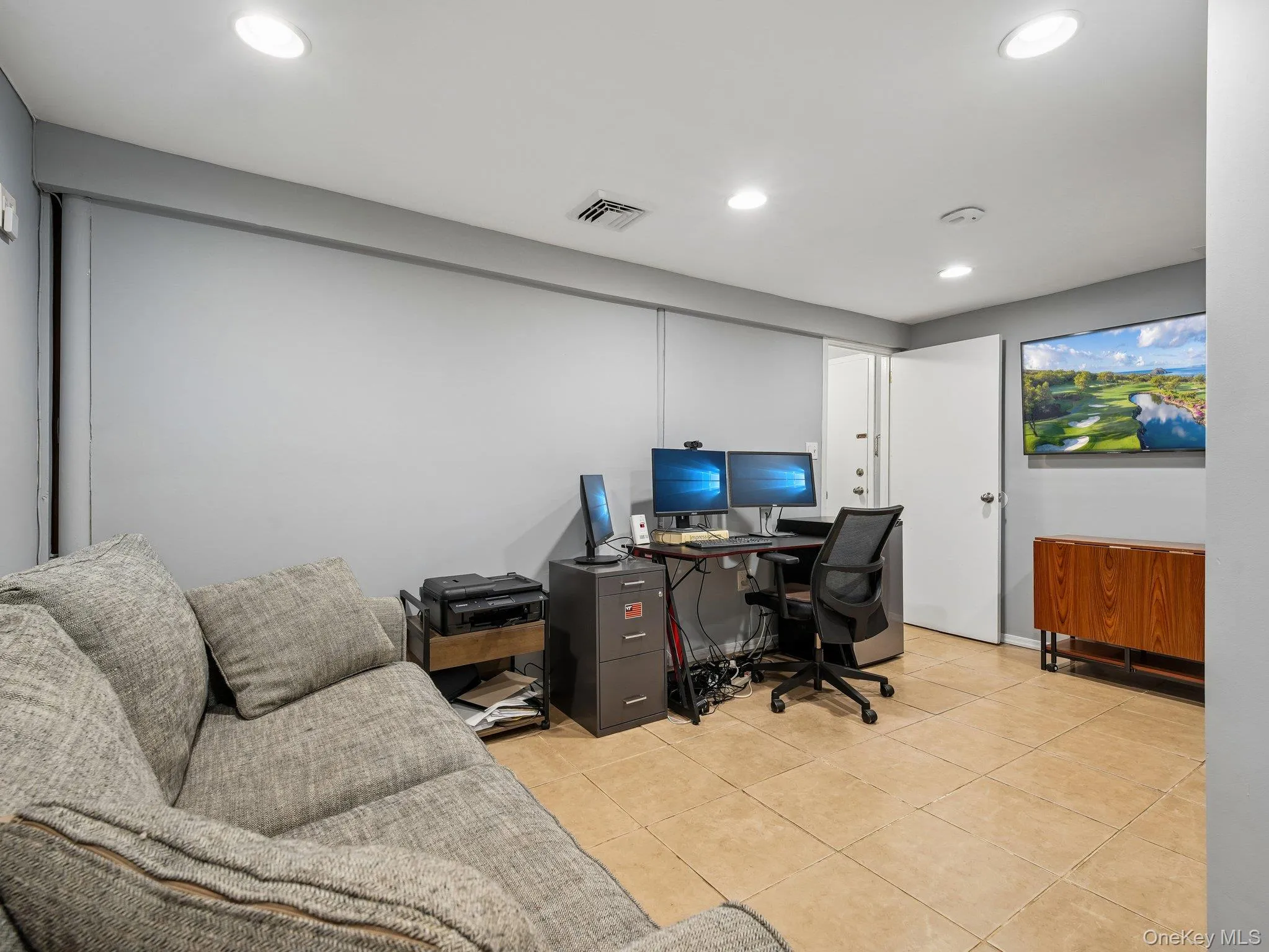 2 Highfield Avenue, North Hempstead, NY, 4 Bedrooms Bedrooms, 7 Rooms Rooms,2 BathroomsBathrooms,Residential,For Rent,Highfield,0,1011039 2 Highfield Avenue, North Hempstead, NY, 4 Bedrooms Bedrooms, 7 Rooms Rooms,2 BathroomsBathrooms,Residential,For Rent,Highfield,0,1011039