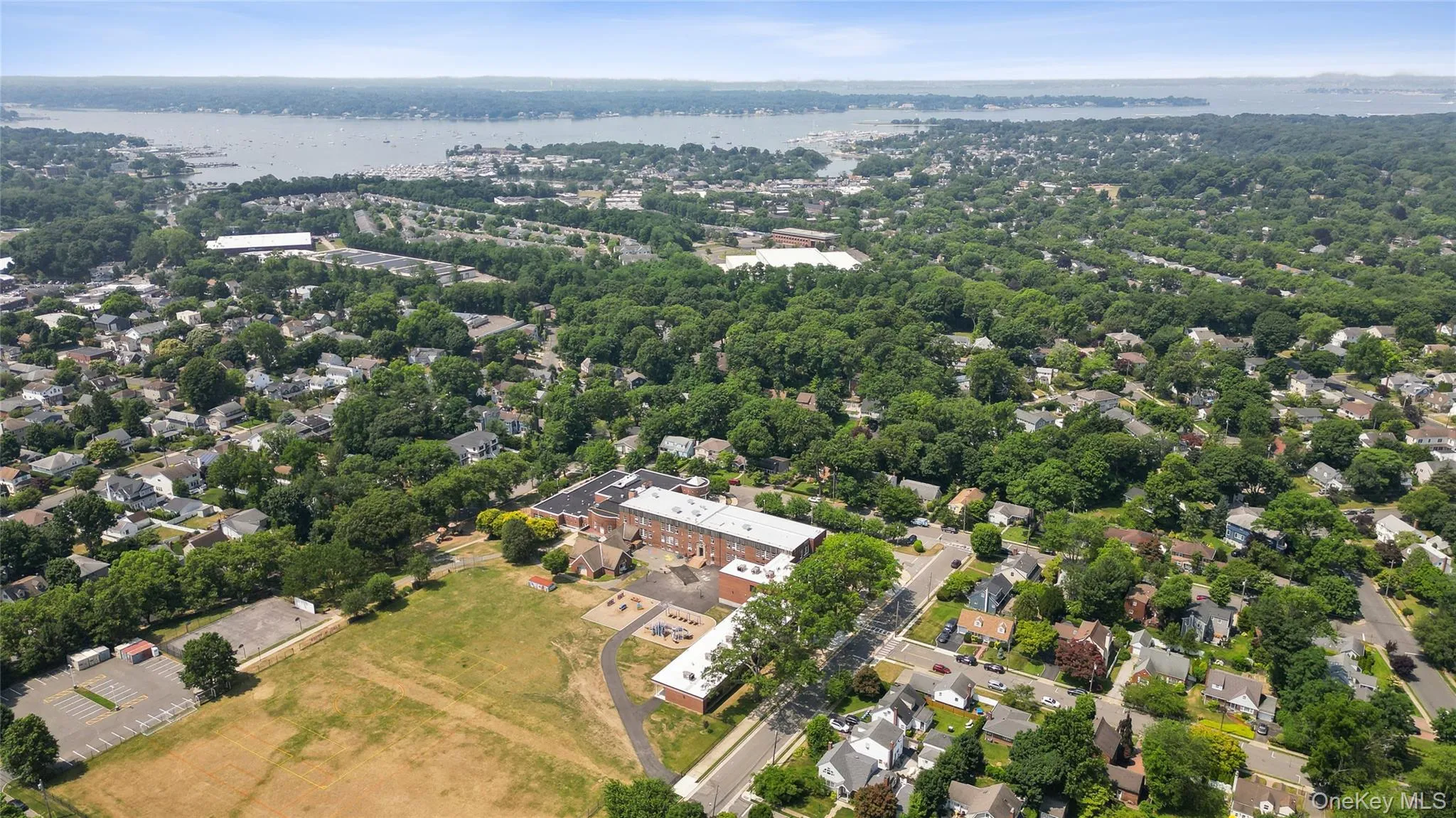 2 Highfield Avenue, North Hempstead, NY, 4 Bedrooms Bedrooms, 7 Rooms Rooms,2 BathroomsBathrooms,Residential,For Rent,Highfield,0,1011039 2 Highfield Avenue, North Hempstead, NY, 4 Bedrooms Bedrooms, 7 Rooms Rooms,2 BathroomsBathrooms,Residential,For Rent,Highfield,0,1011039