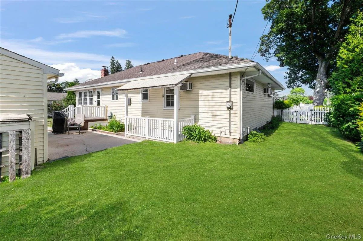 5 Coronet Crescent, Oyster Bay, NY, 3 Bedrooms Bedrooms, 6 Rooms Rooms,2 BathroomsBathrooms,Residential,For Rent,Coronet,0,1011046 5 Coronet Crescent, Oyster Bay, NY, 3 Bedrooms Bedrooms, 6 Rooms Rooms,2 BathroomsBathrooms,Residential,For Rent,Coronet,0,1011046
