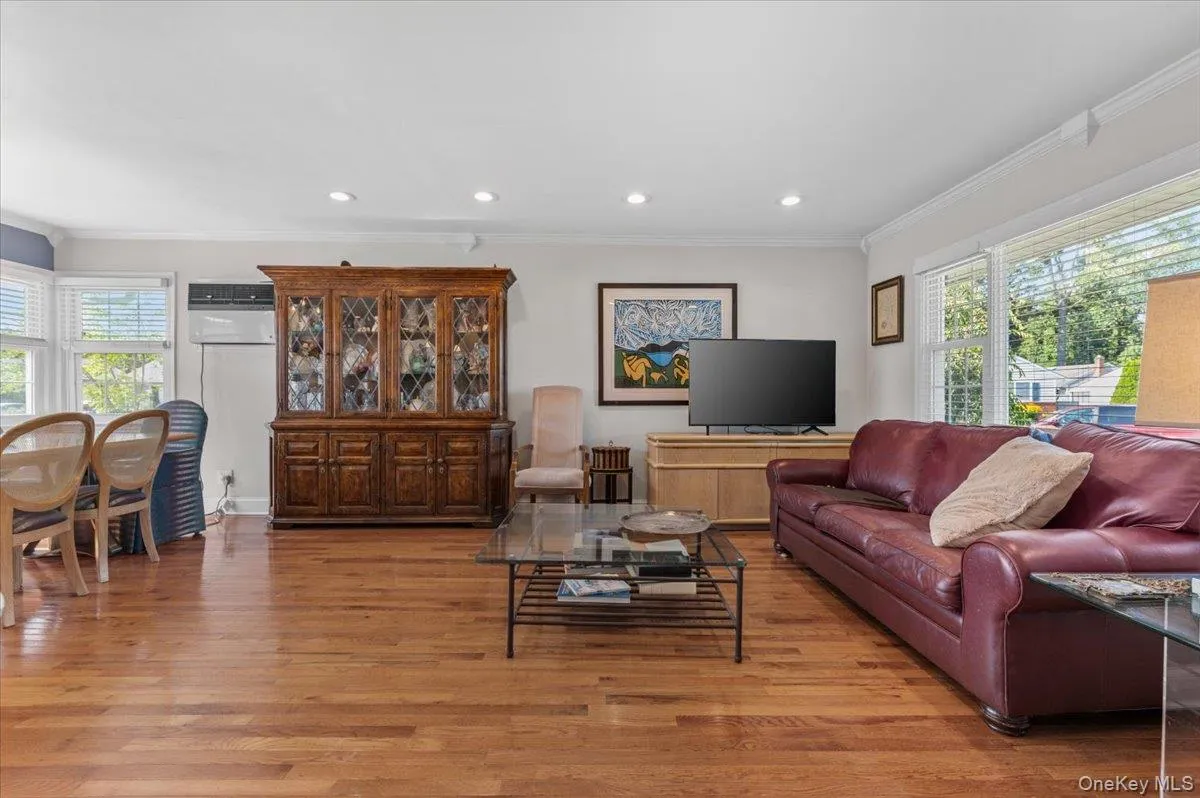 5 Coronet Crescent, Oyster Bay, NY, 3 Bedrooms Bedrooms, 6 Rooms Rooms,2 BathroomsBathrooms,Residential,For Rent,Coronet,0,1011046 5 Coronet Crescent, Oyster Bay, NY, 3 Bedrooms Bedrooms, 6 Rooms Rooms,2 BathroomsBathrooms,Residential,For Rent,Coronet,0,1011046