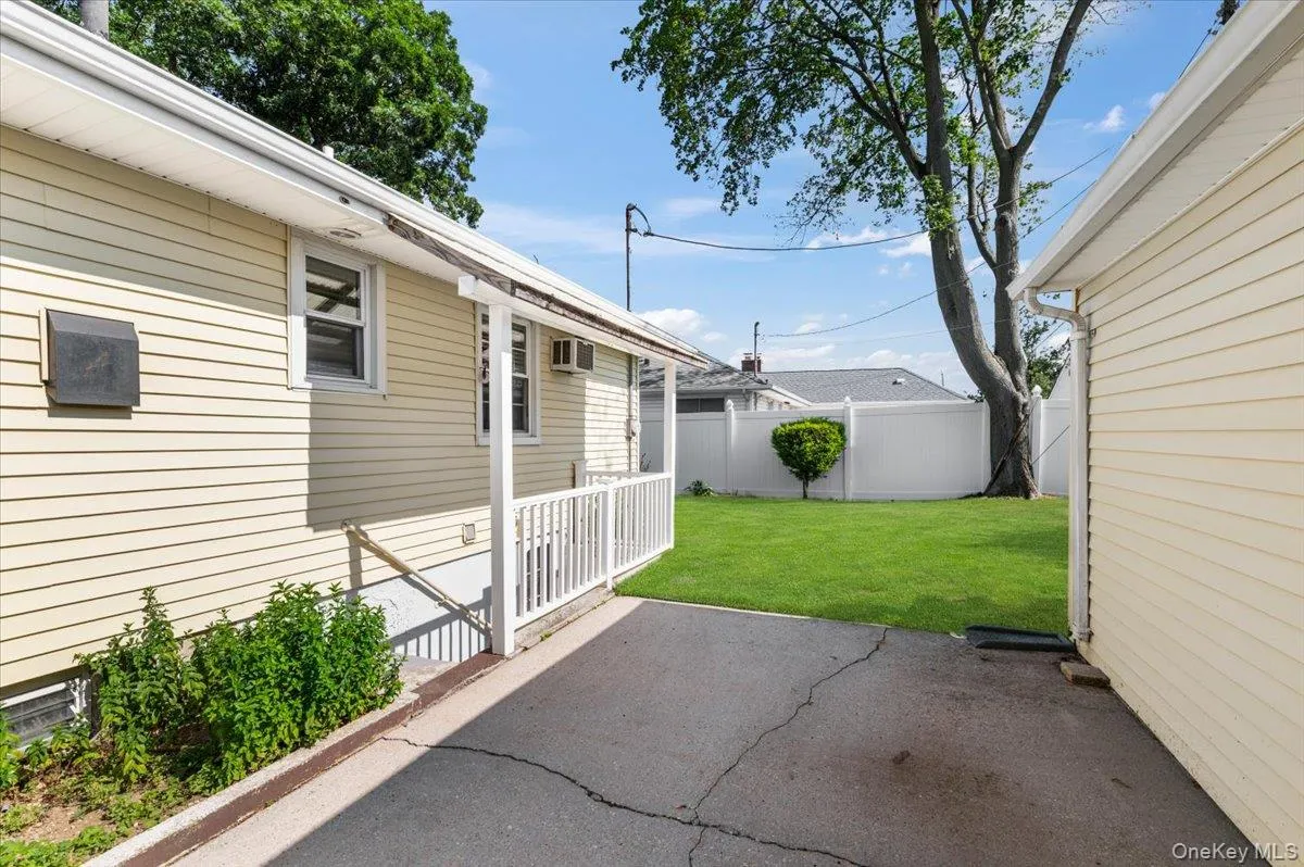 5 Coronet Crescent, Oyster Bay, NY, 3 Bedrooms Bedrooms, 6 Rooms Rooms,2 BathroomsBathrooms,Residential,For Rent,Coronet,0,1011046 5 Coronet Crescent, Oyster Bay, NY, 3 Bedrooms Bedrooms, 6 Rooms Rooms,2 BathroomsBathrooms,Residential,For Rent,Coronet,0,1011046