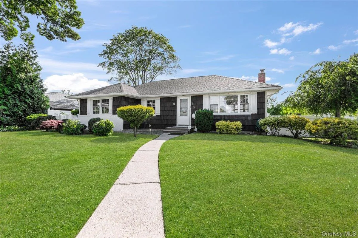 5 Coronet Crescent, Oyster Bay, NY, 3 Bedrooms Bedrooms, 6 Rooms Rooms,2 BathroomsBathrooms,Residential,For Rent,Coronet,0,1011046 5 Coronet Crescent, Oyster Bay, NY, 3 Bedrooms Bedrooms, 6 Rooms Rooms,2 BathroomsBathrooms,Residential,For Rent,Coronet,0,1011046