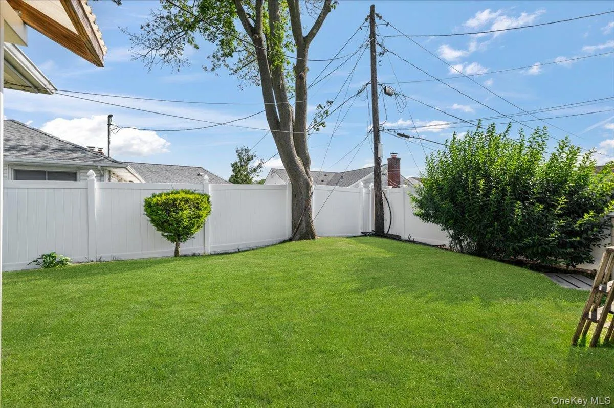 5 Coronet Crescent, Oyster Bay, NY, 3 Bedrooms Bedrooms, 6 Rooms Rooms,2 BathroomsBathrooms,Residential,For Rent,Coronet,0,1011046 5 Coronet Crescent, Oyster Bay, NY, 3 Bedrooms Bedrooms, 6 Rooms Rooms,2 BathroomsBathrooms,Residential,For Rent,Coronet,0,1011046