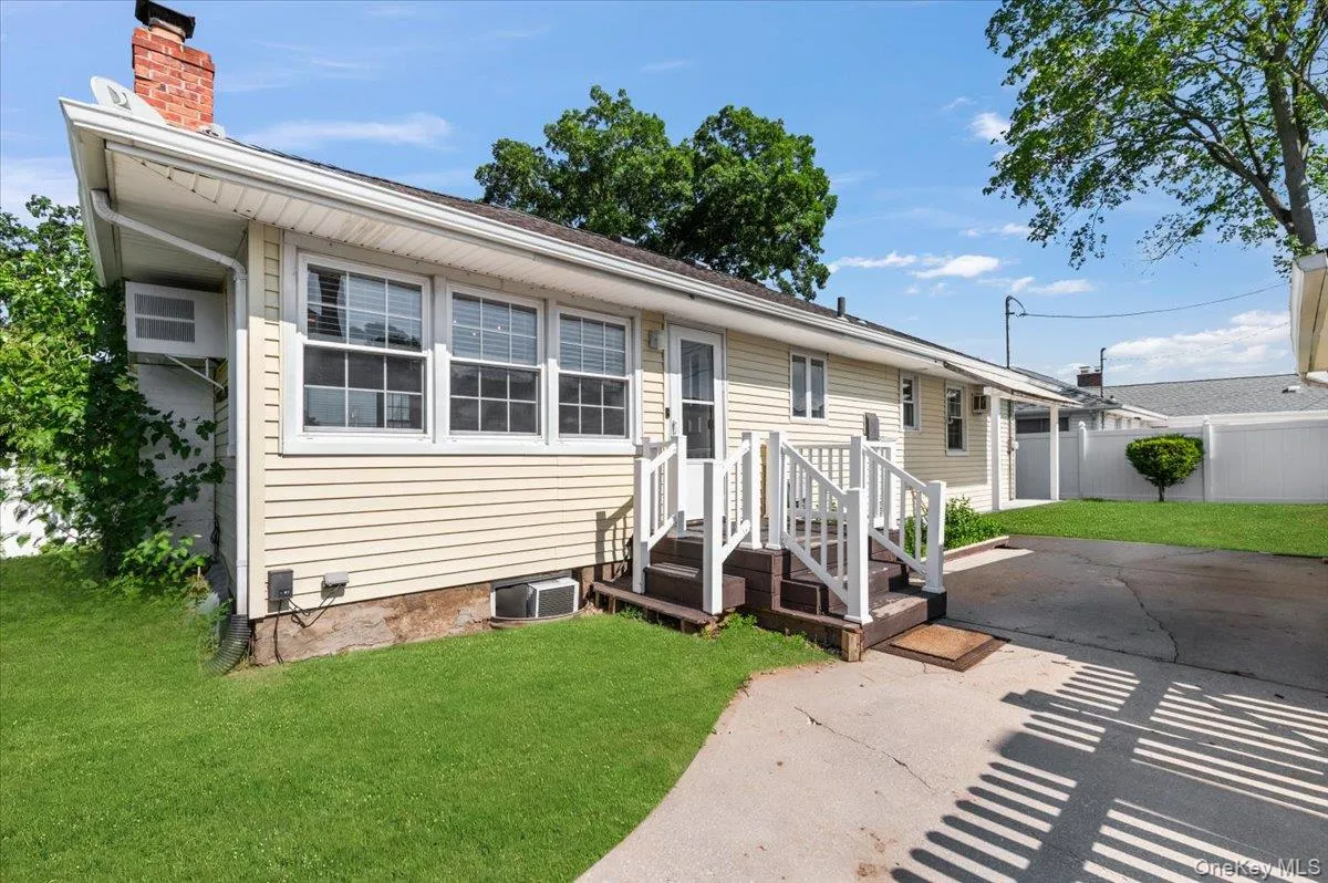 5 Coronet Crescent, Oyster Bay, NY, 3 Bedrooms Bedrooms, 6 Rooms Rooms,2 BathroomsBathrooms,Residential,For Rent,Coronet,0,1011046 5 Coronet Crescent, Oyster Bay, NY, 3 Bedrooms Bedrooms, 6 Rooms Rooms,2 BathroomsBathrooms,Residential,For Rent,Coronet,0,1011046