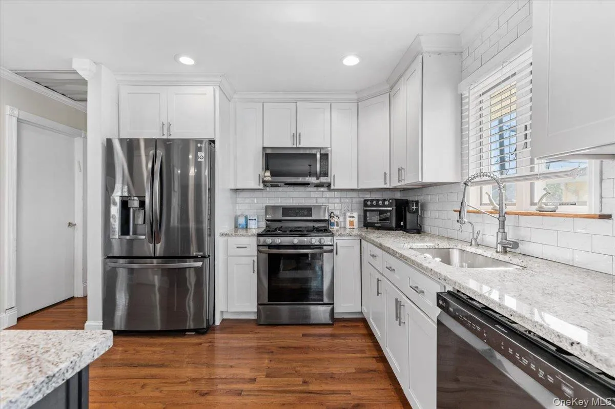 5 Coronet Crescent, Oyster Bay, NY, 3 Bedrooms Bedrooms, 6 Rooms Rooms,2 BathroomsBathrooms,Residential,For Rent,Coronet,0,1011046 5 Coronet Crescent, Oyster Bay, NY, 3 Bedrooms Bedrooms, 6 Rooms Rooms,2 BathroomsBathrooms,Residential,For Rent,Coronet,0,1011046