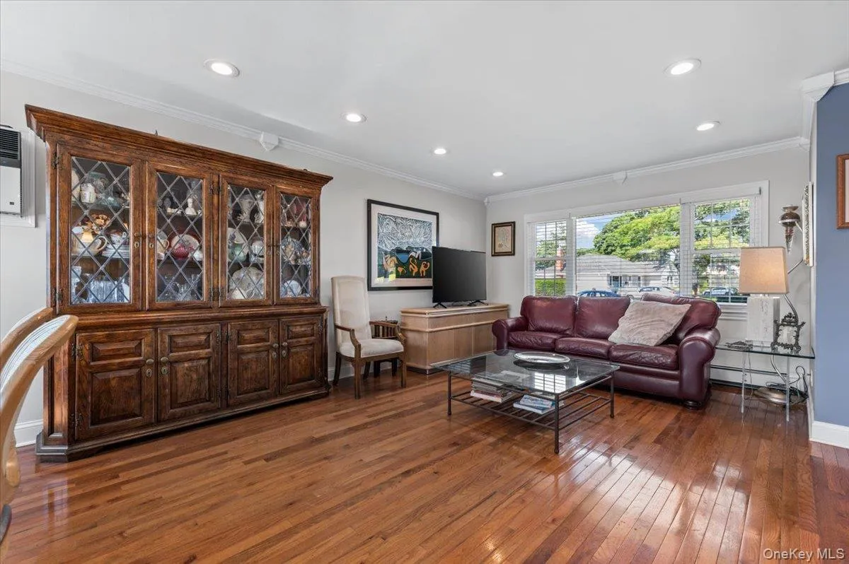 5 Coronet Crescent, Oyster Bay, NY, 3 Bedrooms Bedrooms, 6 Rooms Rooms,2 BathroomsBathrooms,Residential,For Rent,Coronet,0,1011046 5 Coronet Crescent, Oyster Bay, NY, 3 Bedrooms Bedrooms, 6 Rooms Rooms,2 BathroomsBathrooms,Residential,For Rent,Coronet,0,1011046