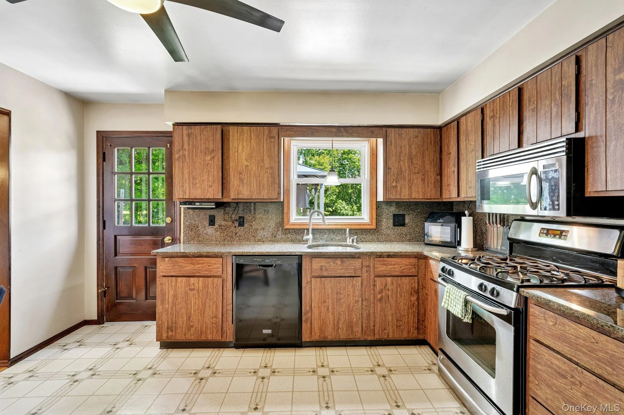 11 Hunter Street, Woodbury, NY, 3 Bedrooms Bedrooms, 8 Rooms Rooms,2 BathroomsBathrooms,Residential,For Rent,Hunter,0,1011049 11 Hunter Street, Woodbury, NY, 3 Bedrooms Bedrooms, 8 Rooms Rooms,2 BathroomsBathrooms,Residential,For Rent,Hunter,0,1011049
